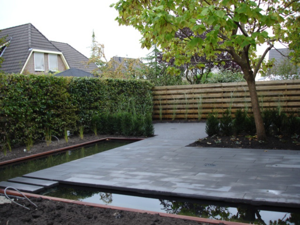 Verwonderlijk Moderne tuin met vijver in Numansdorp DQ-35